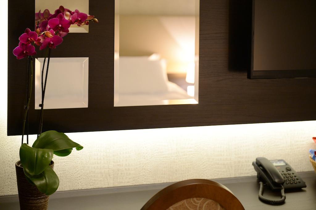 Hotel Majdan Belgrado Buitenkant foto