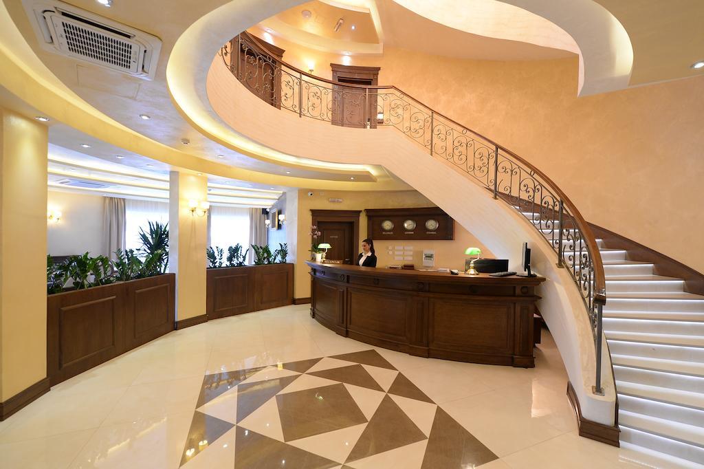 Hotel Majdan Belgrado Buitenkant foto