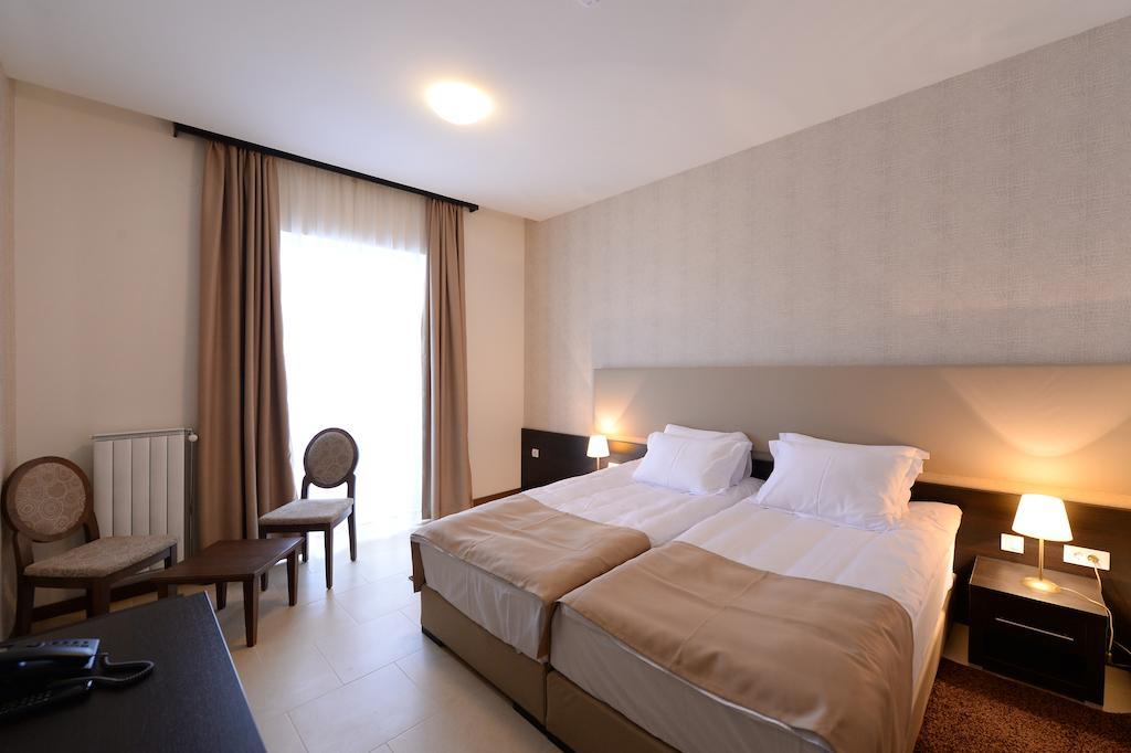 Hotel Majdan Belgrado Buitenkant foto