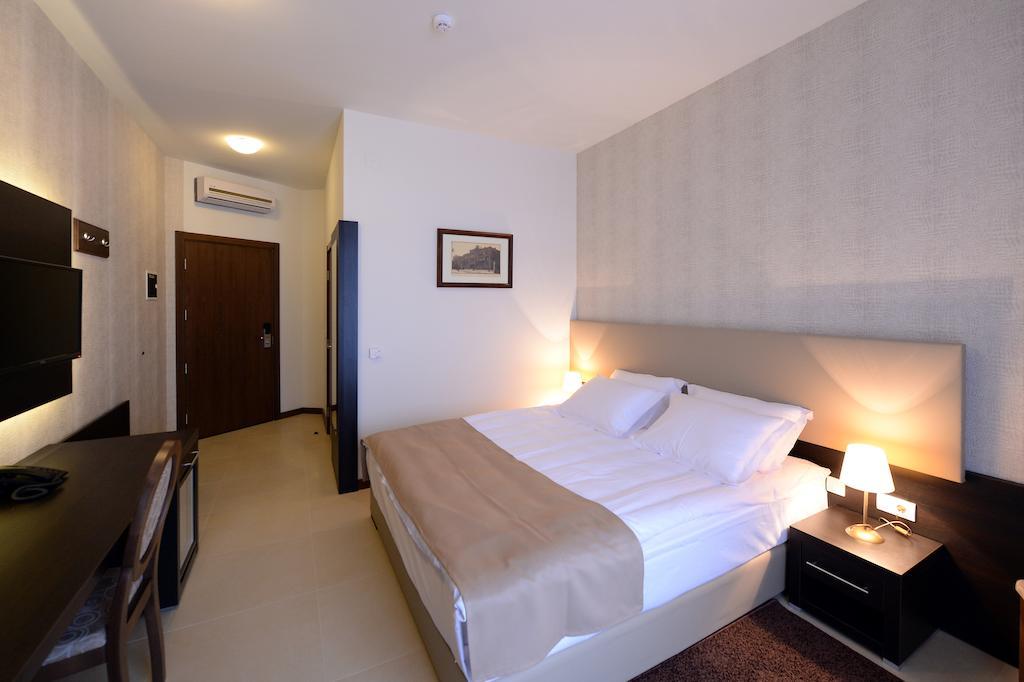 Hotel Majdan Belgrado Buitenkant foto