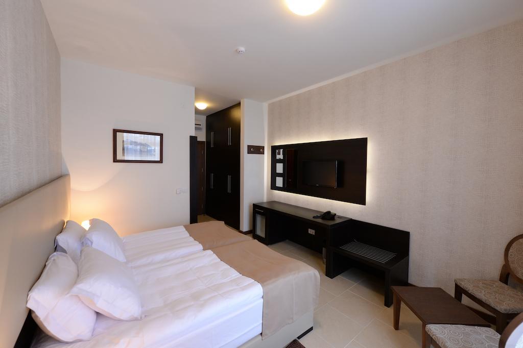 Hotel Majdan Belgrado Buitenkant foto