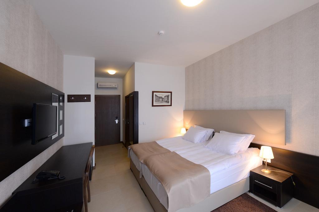 Hotel Majdan Belgrado Buitenkant foto