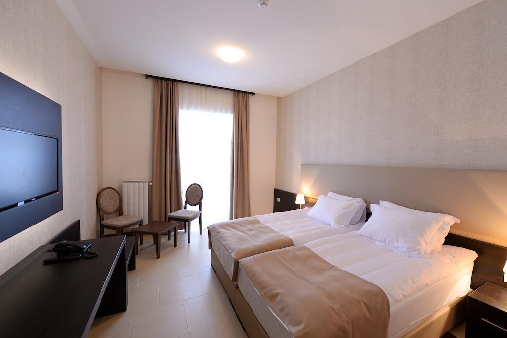Hotel Majdan Belgrado Buitenkant foto