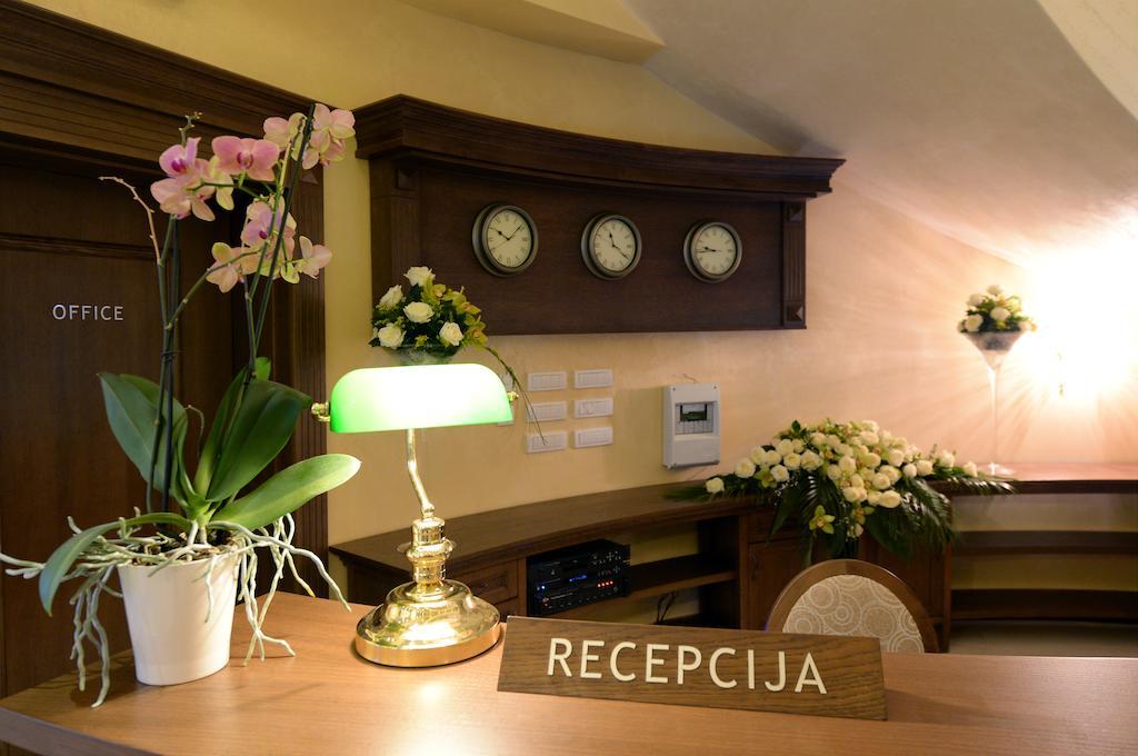 Hotel Majdan Belgrado Buitenkant foto
