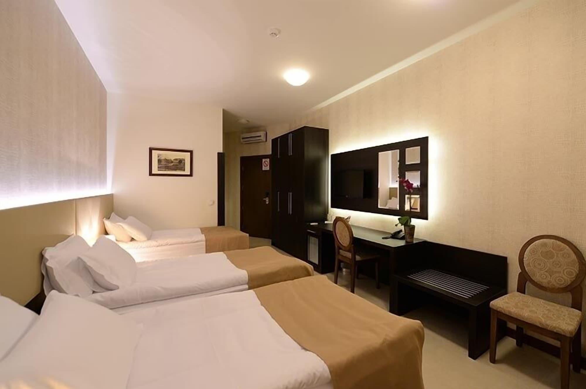 Hotel Majdan Belgrado Buitenkant foto