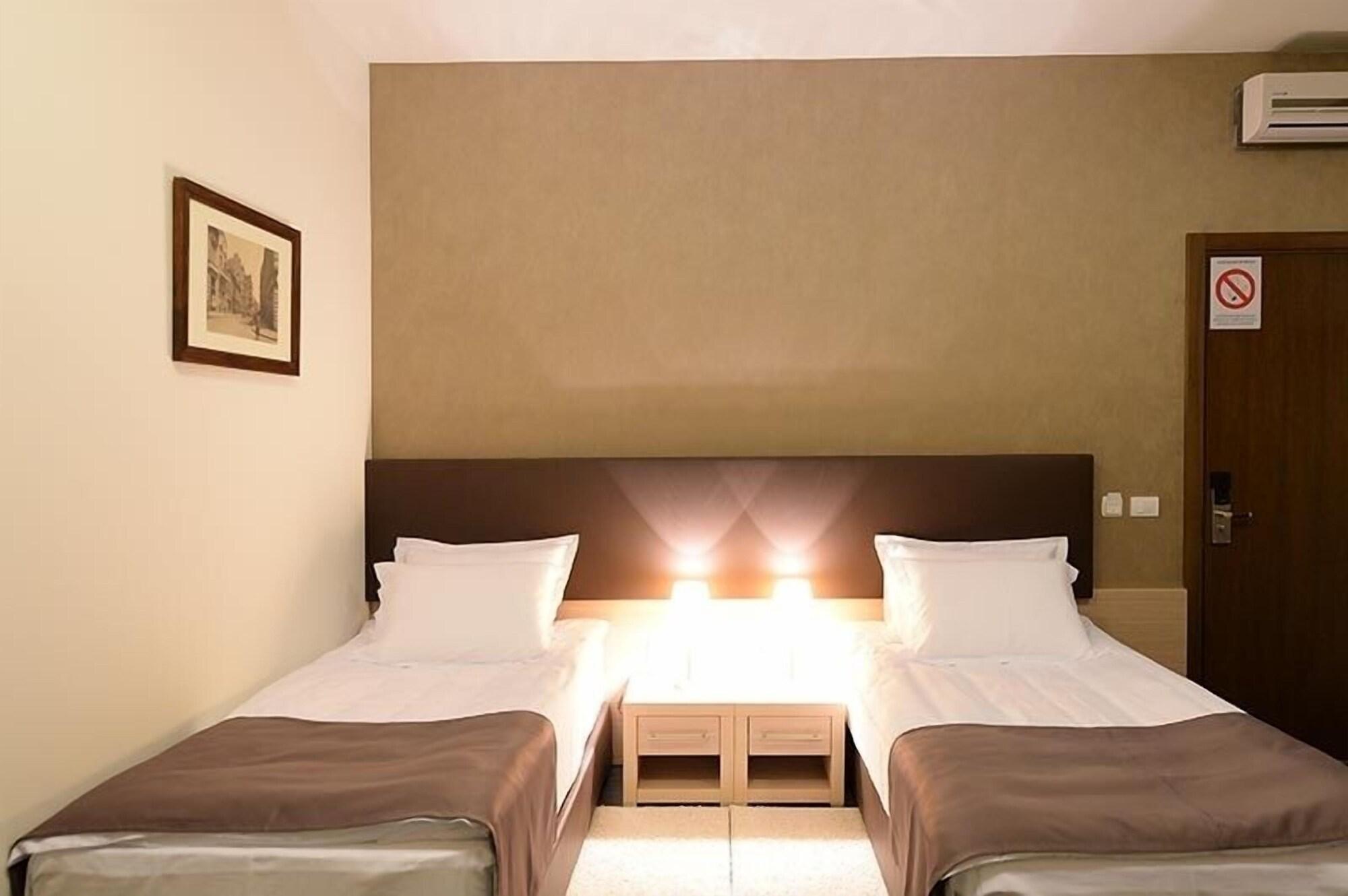 Hotel Majdan Belgrado Buitenkant foto