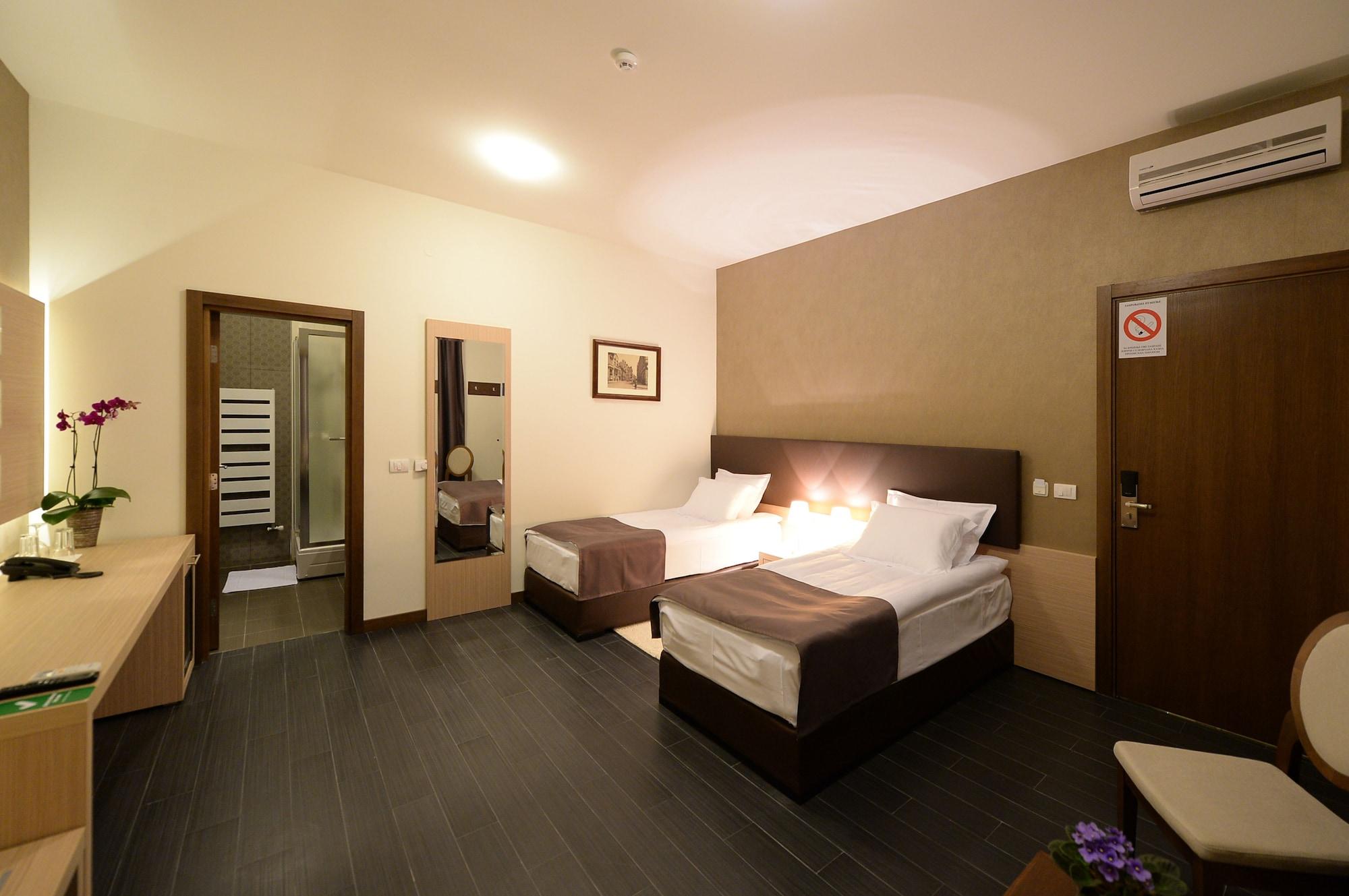 Hotel Majdan Belgrado Buitenkant foto