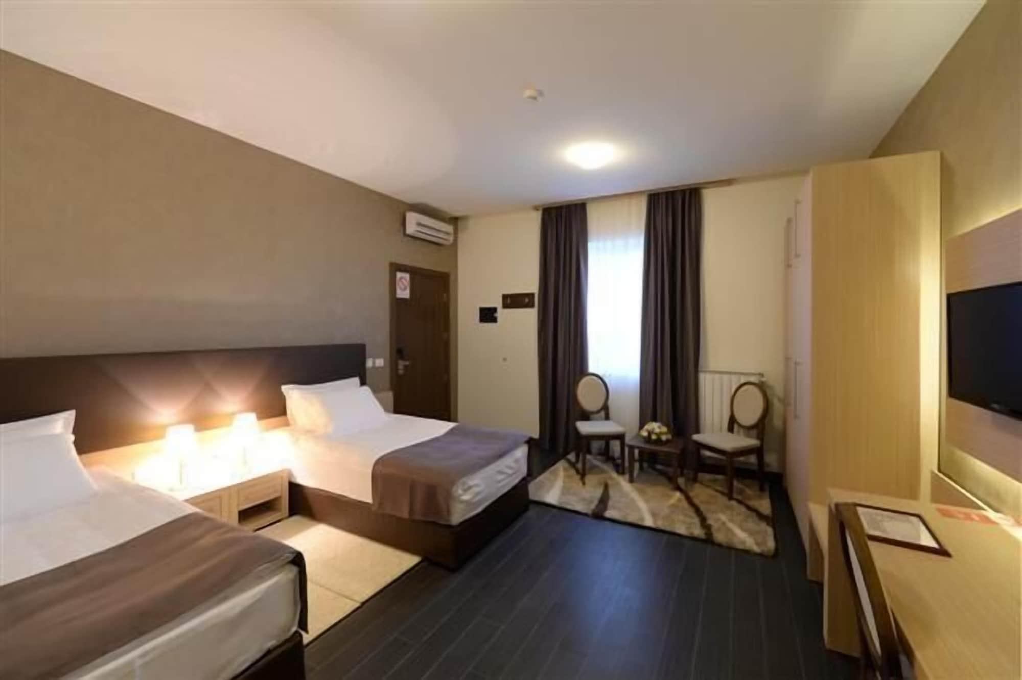 Hotel Majdan Belgrado Buitenkant foto