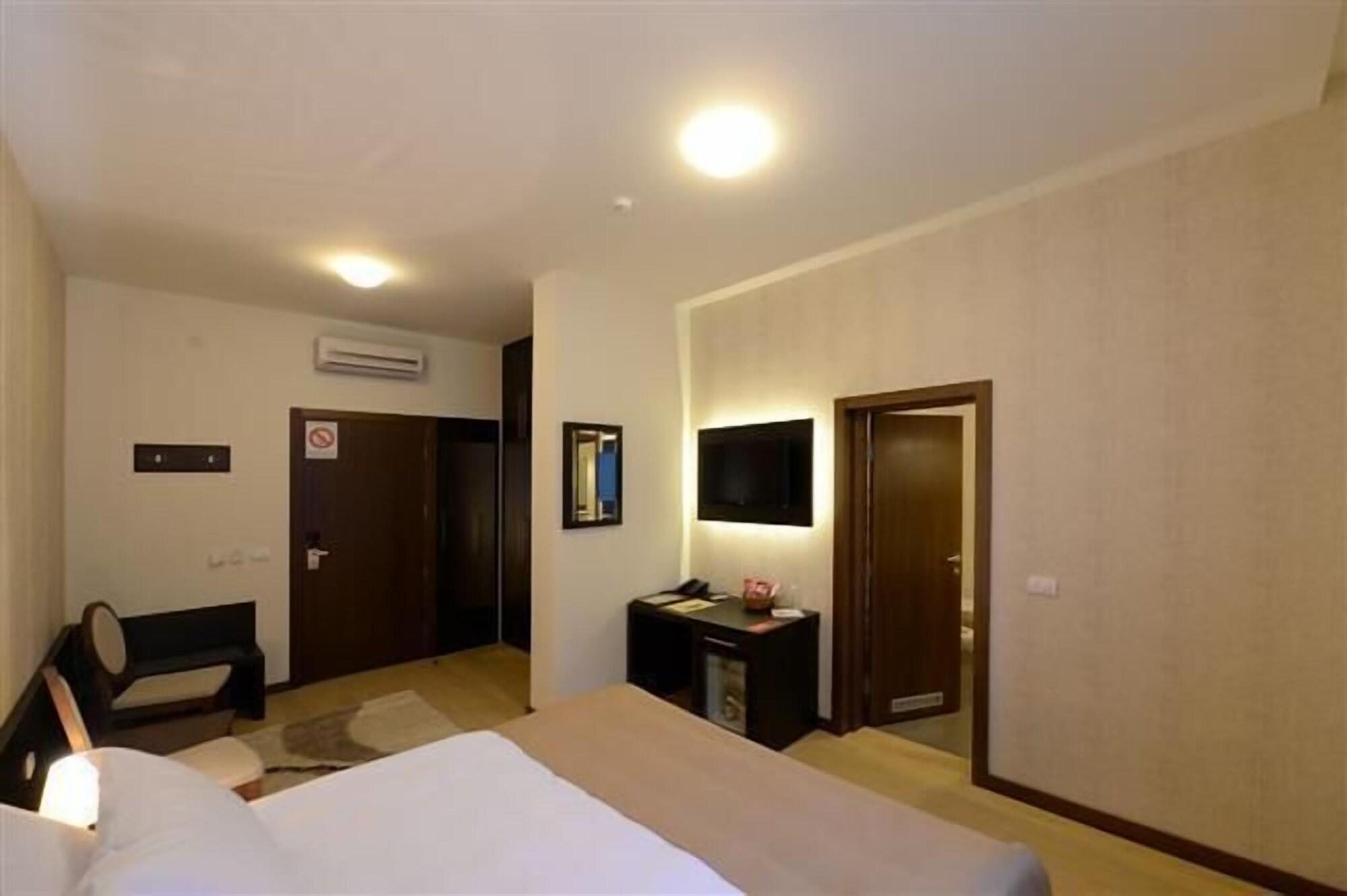 Hotel Majdan Belgrado Buitenkant foto